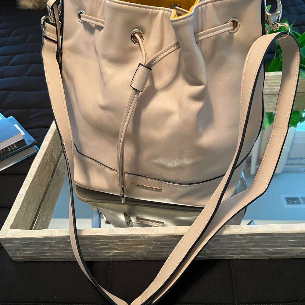 Samantha & Chouette bucket bag. EUC!